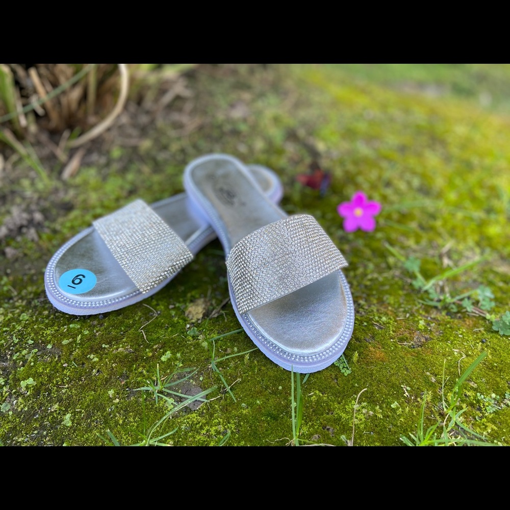 Silver Flat Sandals flip flops New size 6